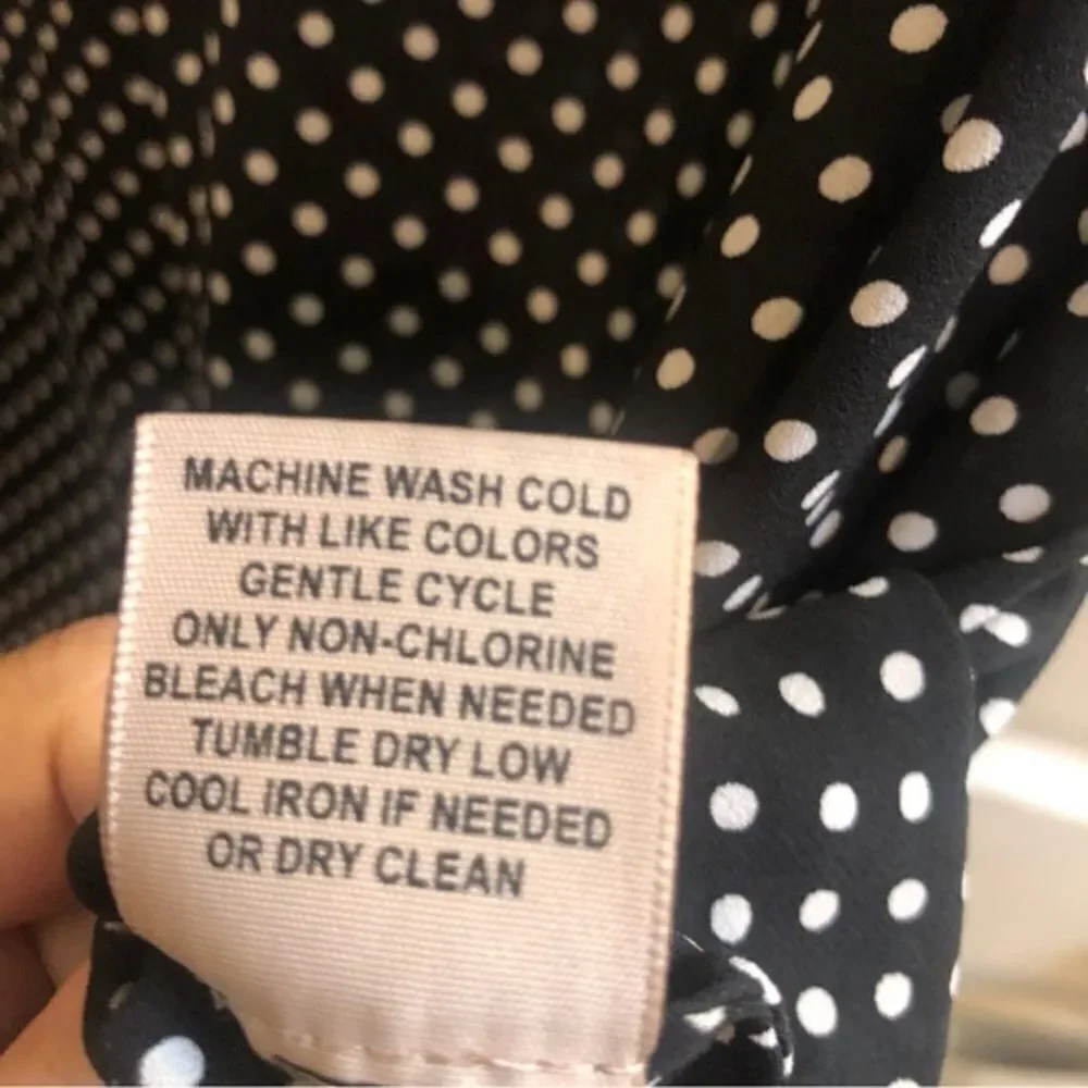 Philosophy Black &‎ White Flowy Polkadot Sleeveless V-neck Top Size Small - Picture 5 of 6